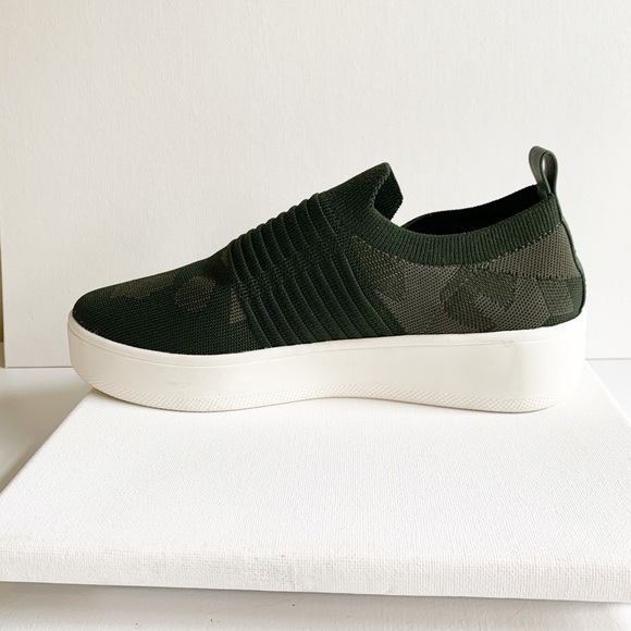 New with tags Steve Madden camouflage Slip on flatforms size 6 - Picture 2 of 7